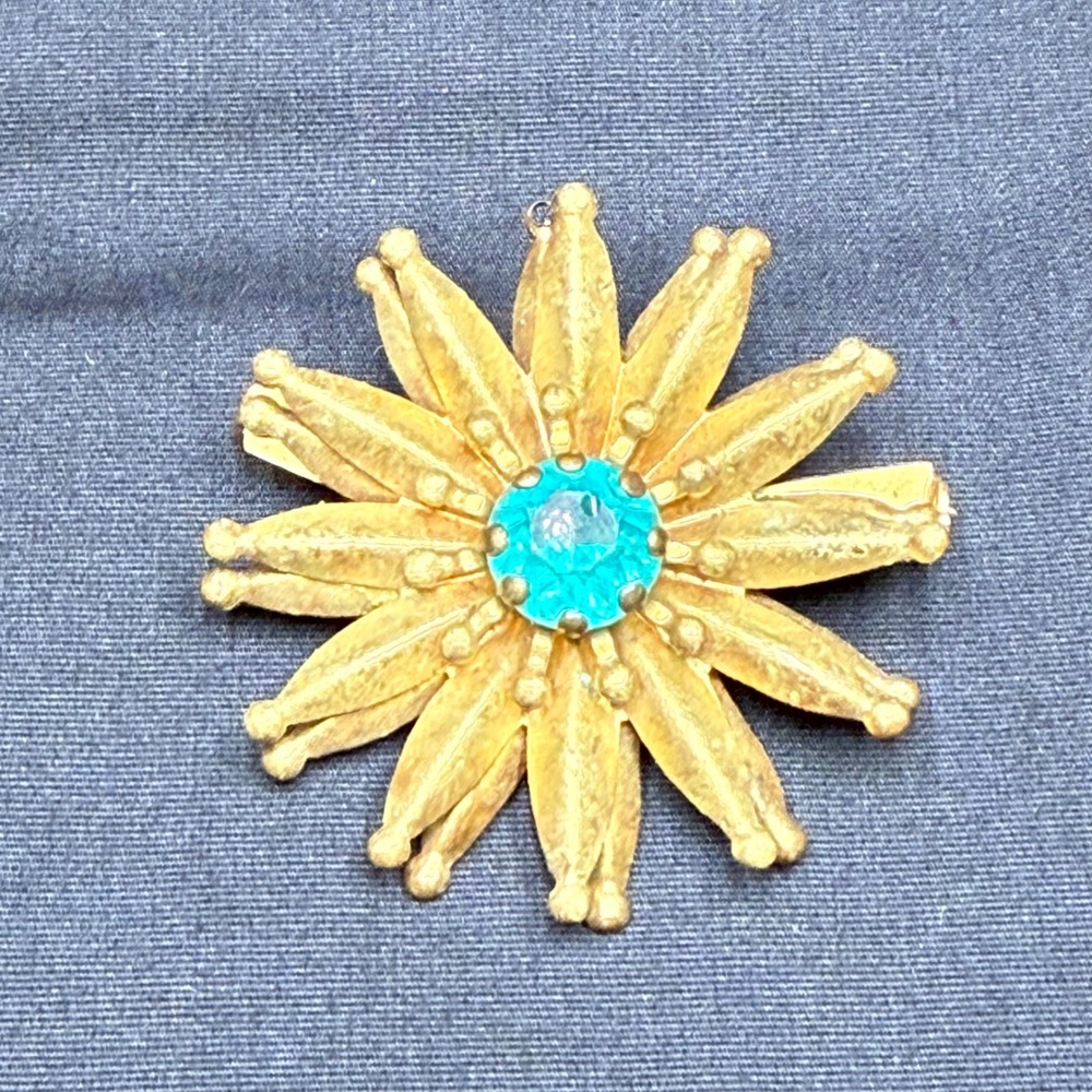 Vtg Mid Century Brass Starburst Flower Brooch Aqua Rhinestone Riveted Pin